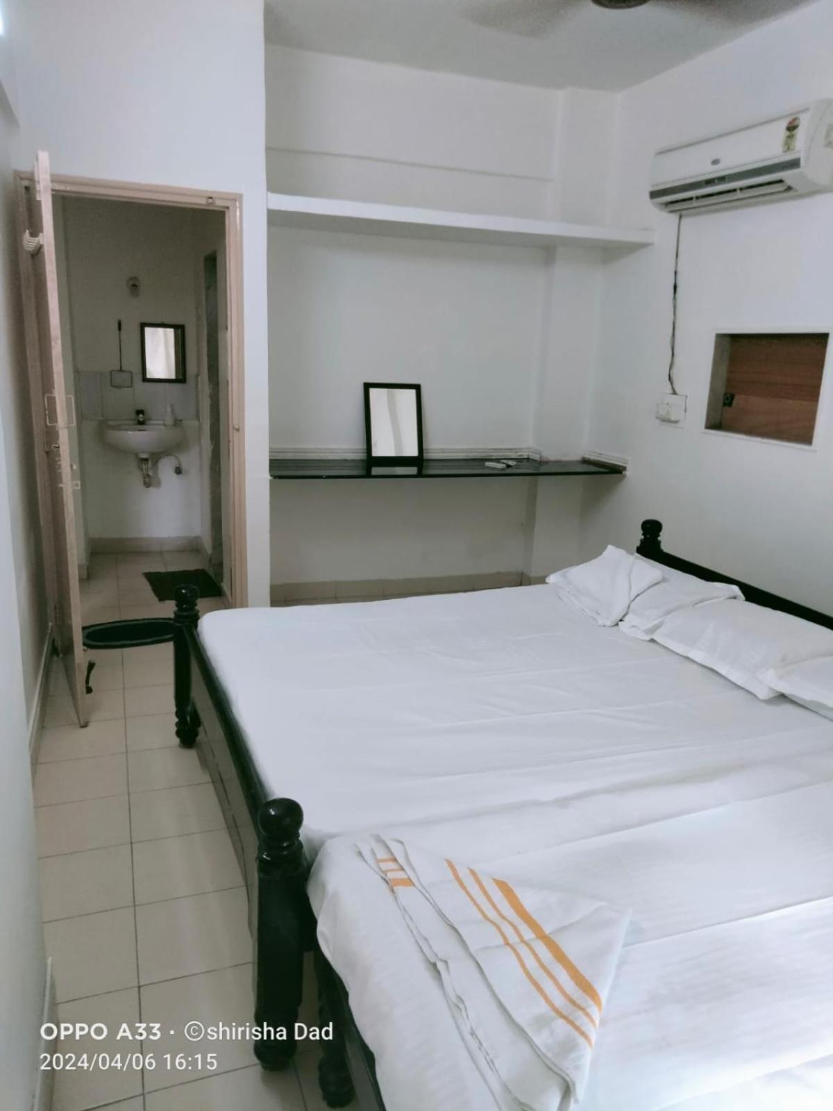 Vasavi Nivas Hotel Tirupati Bagian luar foto