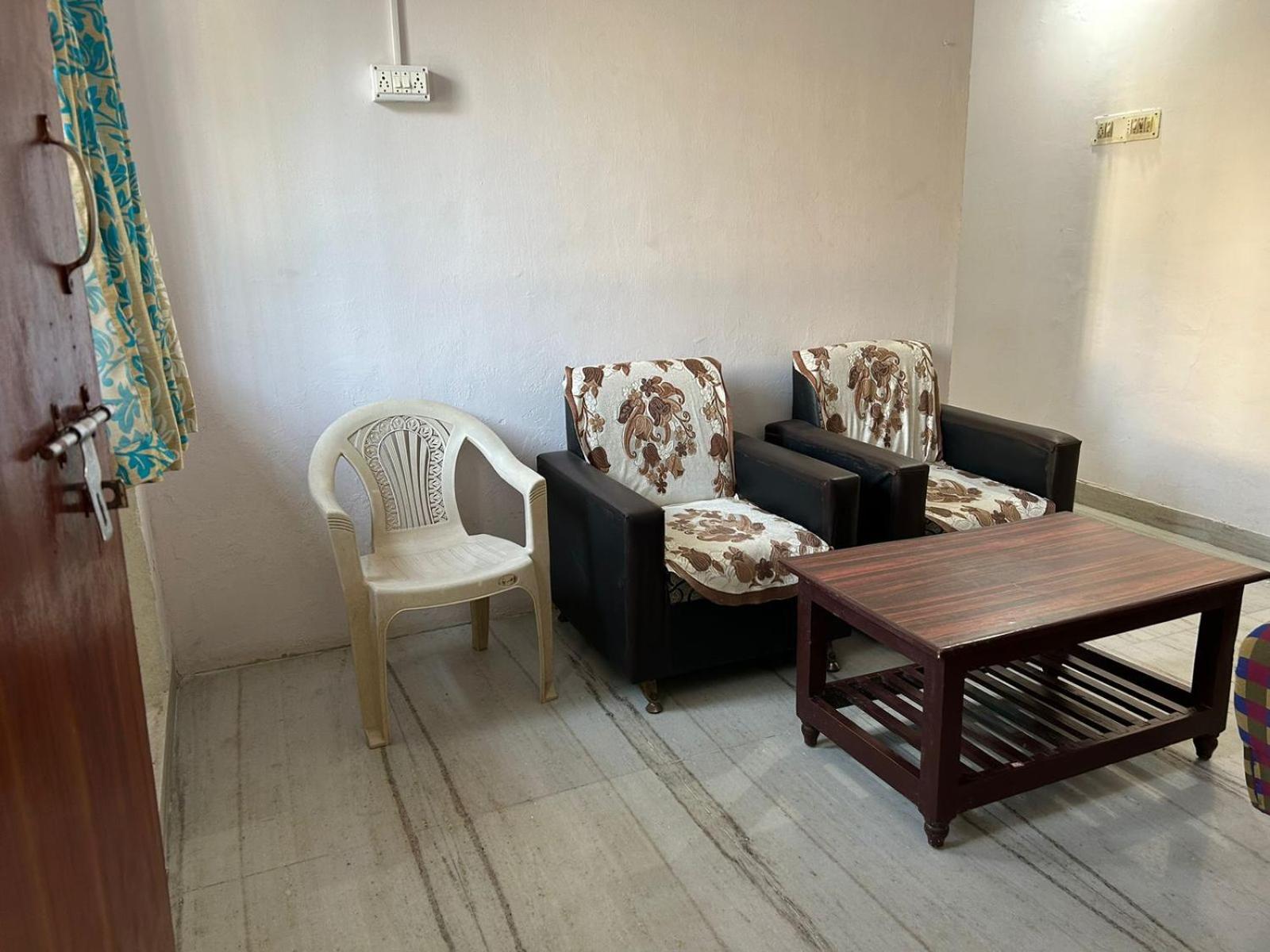 Vasavi Nivas Hotel Tirupati Bagian luar foto