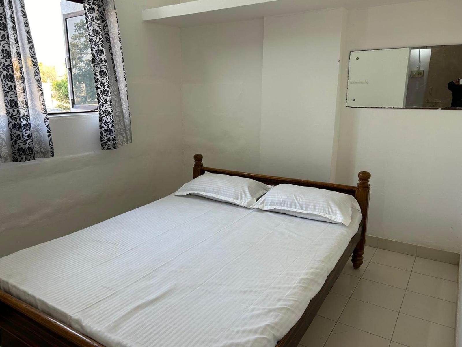 Vasavi Nivas Hotel Tirupati Bagian luar foto