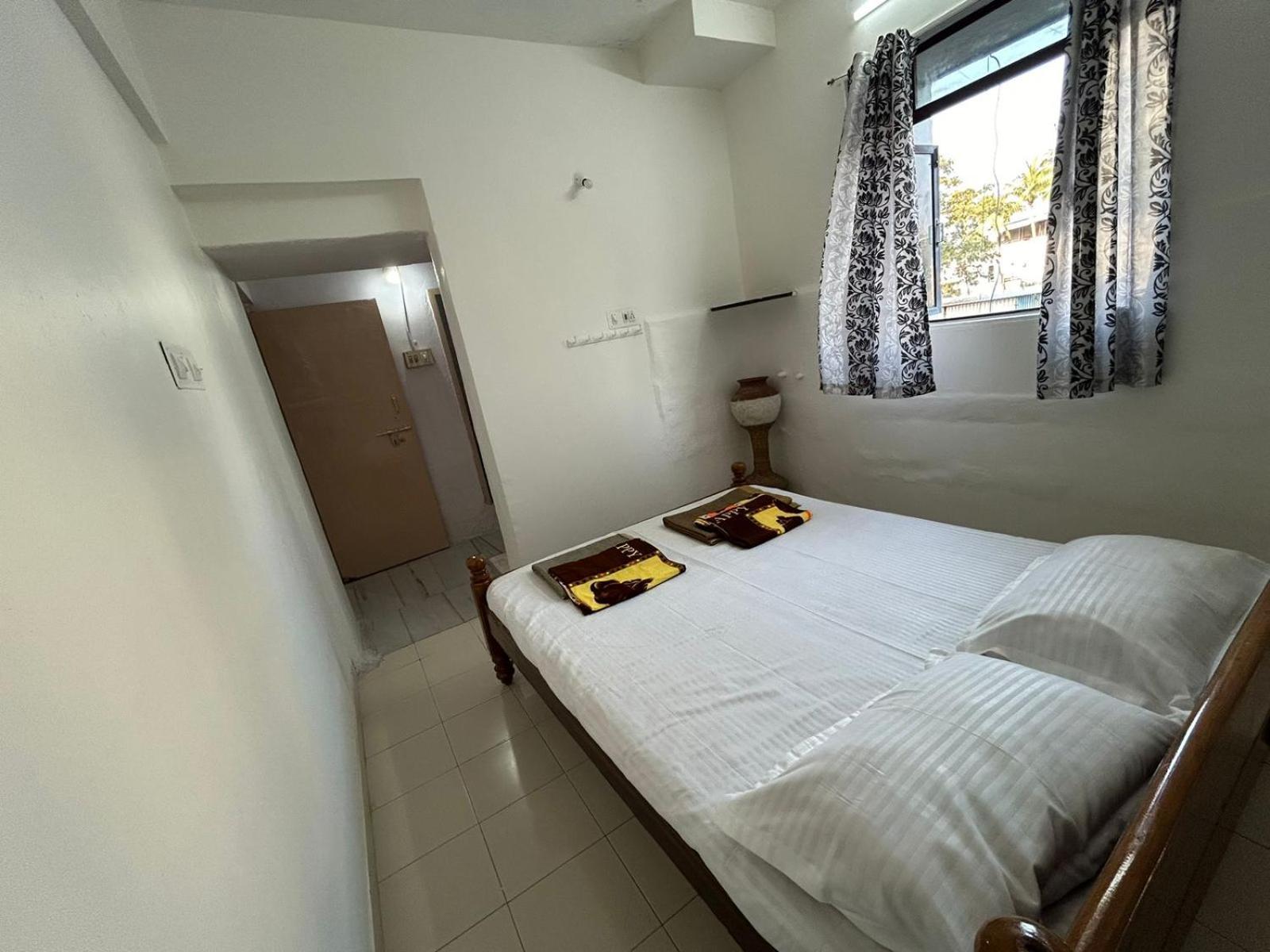 Vasavi Nivas Hotel Tirupati Bagian luar foto